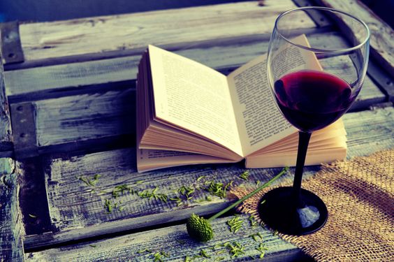 WoPBR's tweet photo. Vinho do Porto, fortificado e licoroso, ele é único, seja no sabor ou em sua fabricação. #vinhosdeportugal https://t.co/z4xM6vyKg0
