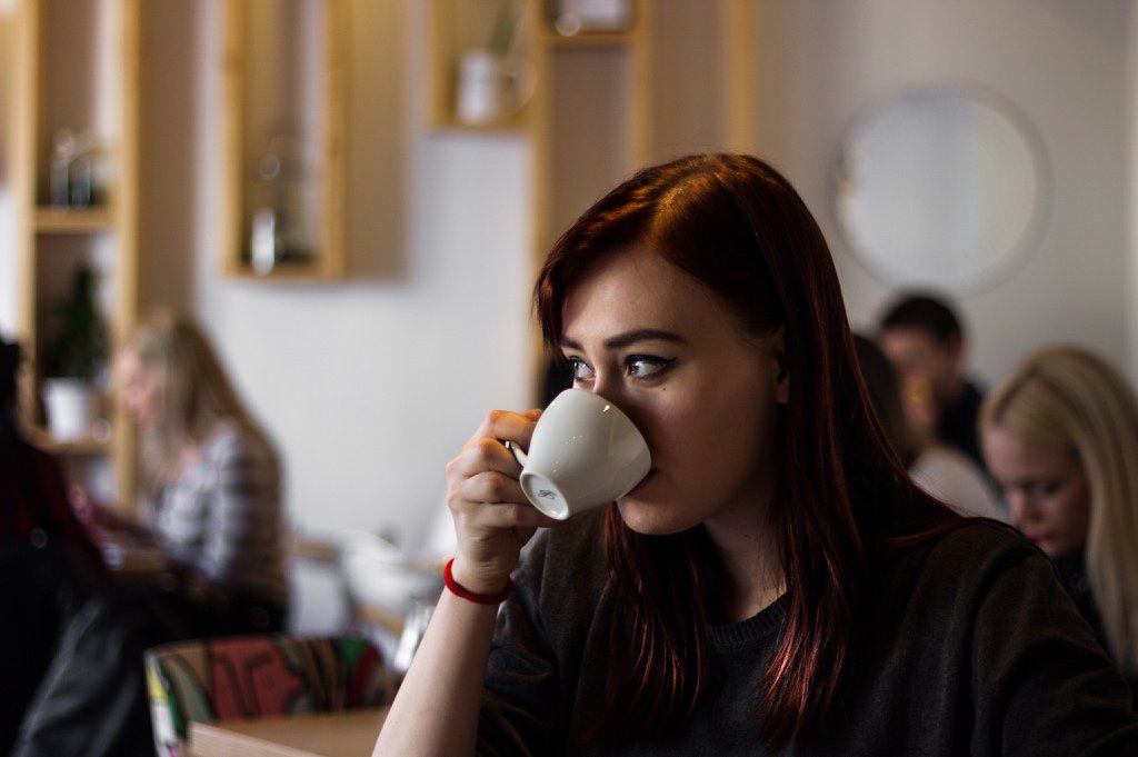 Baristacja's tweet photo. Nasza Ania pije Honduras Nahun Fernandez od Bonanza Coffee Heroes. Zapraszamy na popołudniową czarną kawę. :-) https://t.co/DuSAPFXBqX