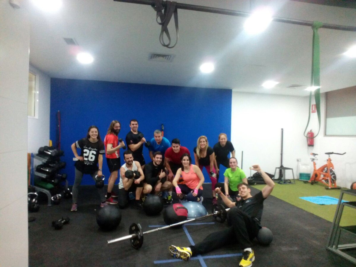 CentroNovafit's tweet photo. Equipo de ESPARTANOS!! #centronovafit #abaran #murcia #gotosummer #masfuertequenunca #equipoinvencible #crossnovafit https://t.co/5SGMiByaXn