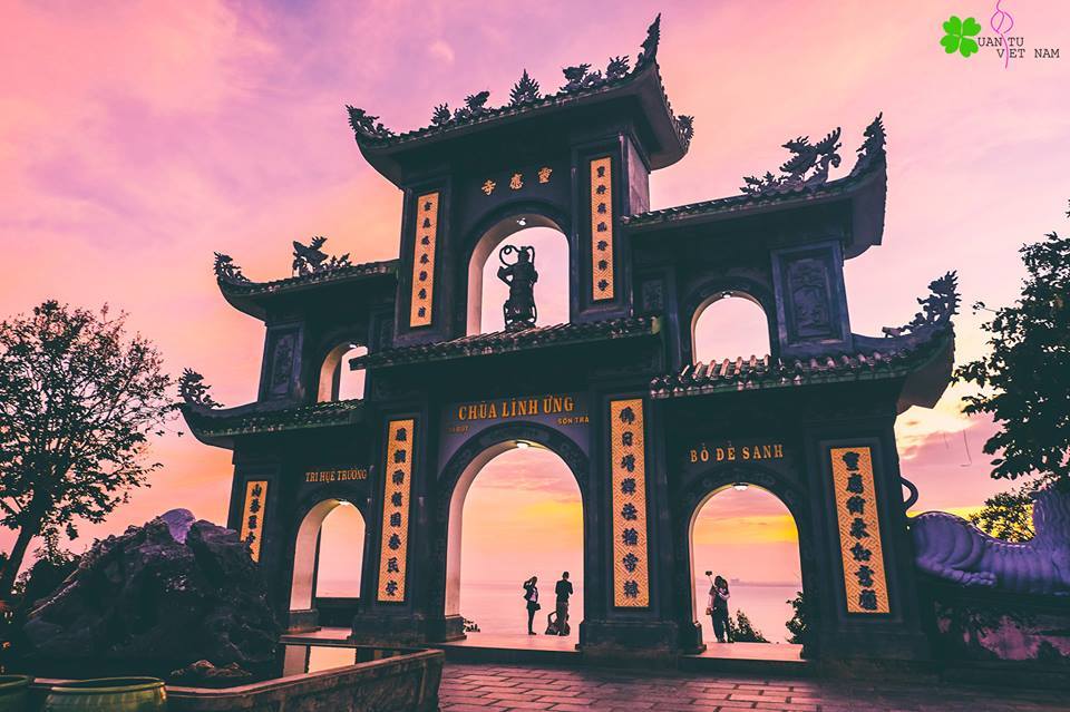 xuantutours's tweet image. Ling Ung Pagoda in sunset, #Danang city. #Monkeymountain #LadyBudda 
Discover more at: xuantuvietnamtours.com/main-tours.php