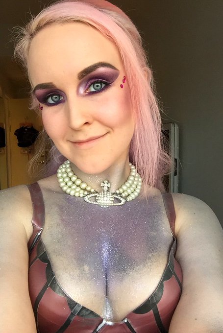 Standard glitter explosion in hotel room procedure. Bursting with excitement #IAMX @IAMX #gothenburg<a href="/tag/gothenburg"class="tags"><span>#gothenburg</span></a><a href="/tag/iamx"class="tags"><span>#iamx</span></a>