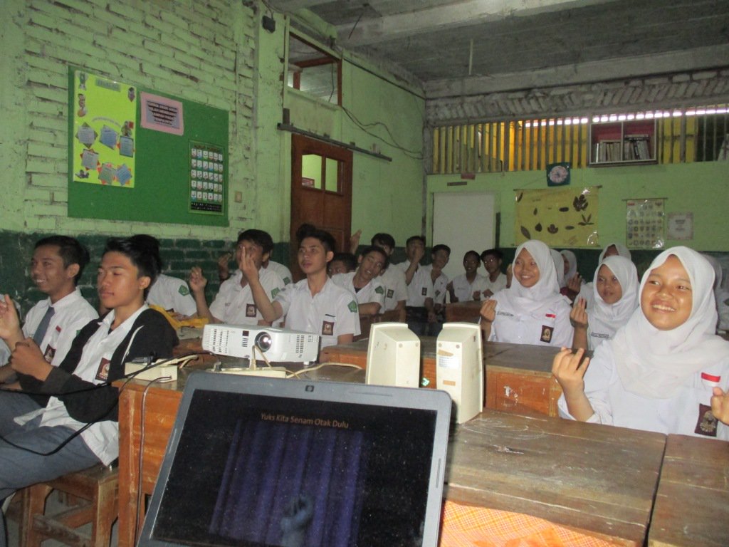 ahlansukma's tweet photo. Wajah2 penuh harap, meraih mimpi, dan berbakti untuk negeri. @kuliahtakgentar @beastudiDD
#Roadshow #KuliahTakGentar https://t.co/rrdFgWbvWq