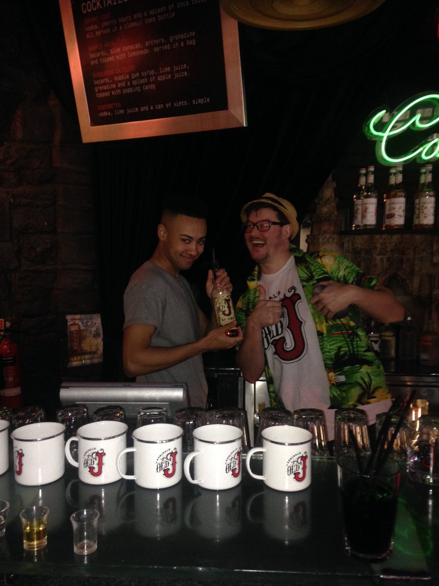 oldjspicedrum's tweet photo. It's all going down @themushroombar @QuiltedCamel we are loving the #cherrybakewell 👌🏻💕 https://t.co/jh4Gk6Lkqs