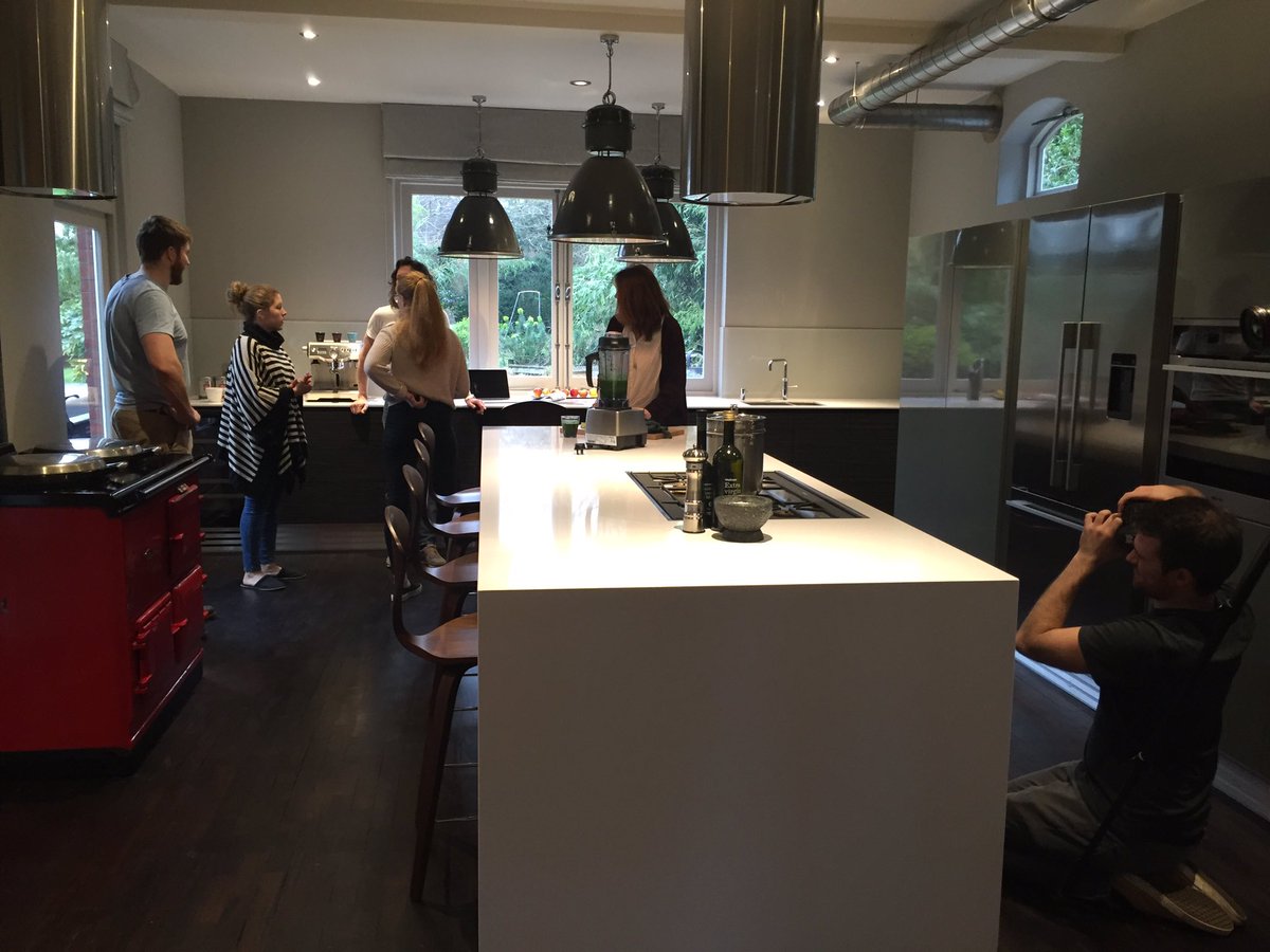 JaneBatesIntDes's tweet image. Filming today with @TeralonMedia and @Nkbespoke in this chic industrial themed kitchen