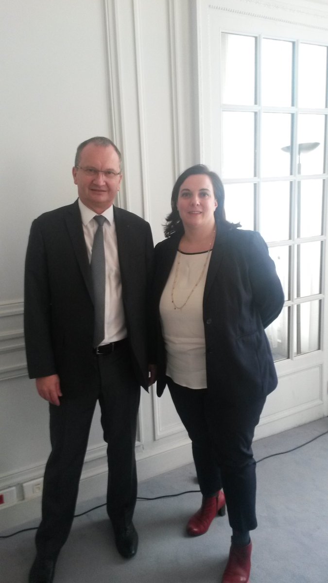FFBatiment's tweet photo. Rdv avec Ministre #Logement @emmacosse qui confirme sa volonté de soutenir la fragile reprise d'activité du secteur https://t.co/kT53dP59rn