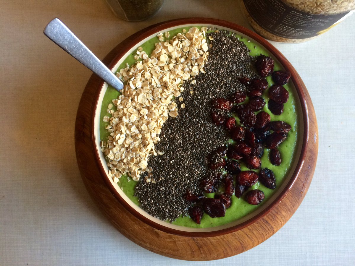 miekimiek's tweet photo. Erste eigene #Smoothie #Bowl!
Ungeplant. Super lecker! Surprised. 

Mehr auf meinem Blog. 
https://t.co/GkOSvkQIuj 🍃 https://t.co/YSYuLGC9TJ