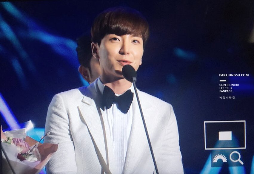 pjsdotcom's tweet image. 160217 가온차트 #이특 올해의 가수상 3분기 앨범부분 수상 축하해용🙈😘^____^💕