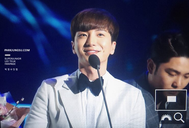 pjsdotcom's tweet image. 160217 가온차트 #이특 올해의 가수상 3분기 앨범부분 수상 축하해용🙈😘^____^💕