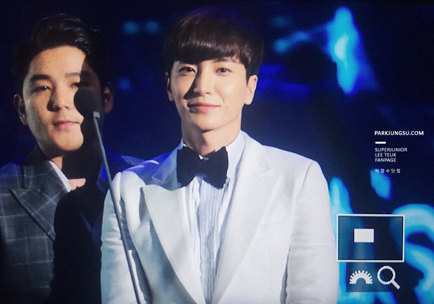 pjsdotcom's tweet image. 160217 가온차트 #이특 올해의 가수상 3분기 앨범부분 수상 축하해용🙈😘^____^💕