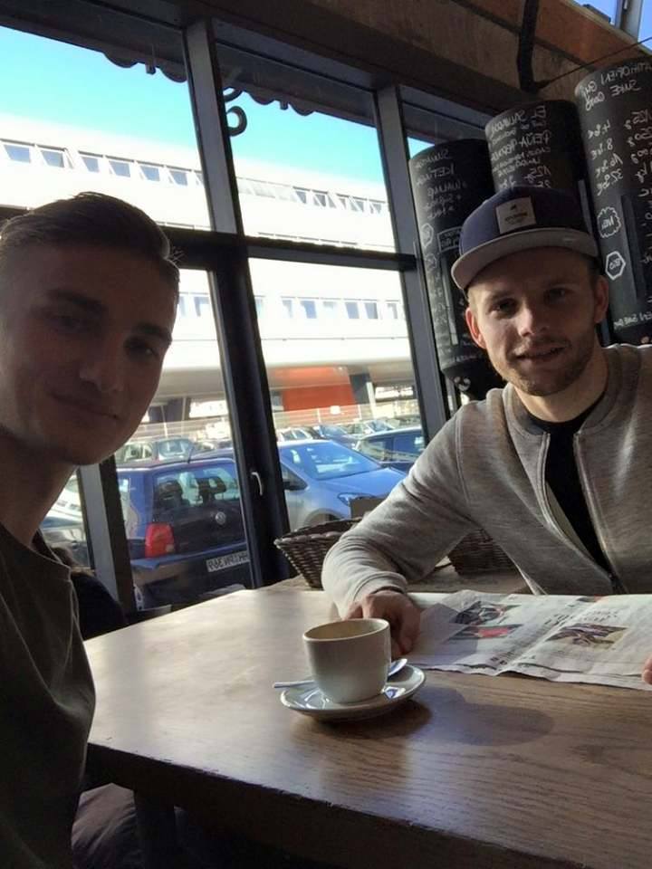 PZiereis's tweet photo. Mittagspause bei 🌞!! Freuen uns schon auf Freitag, seid ihr auch dabei?
#fcsp #teamspirit #Zier4 #Millerntortime https://t.co/ZbTGWC2lwd