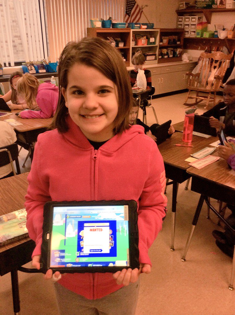 edison4thFPS's tweet photo. Our 4th graders spending their day as the president! A fun activity for our federal gov unit #DLDay #FraserSchools https://t.co/vhN5jzuW3l