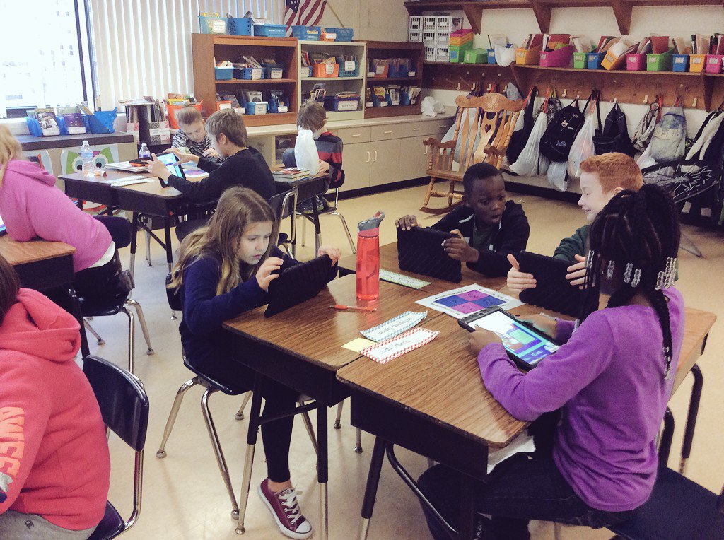 edison4thFPS's tweet photo. Our 4th graders spending their day as the president! A fun activity for our federal gov unit #DLDay #FraserSchools https://t.co/wKvBfA9WKi