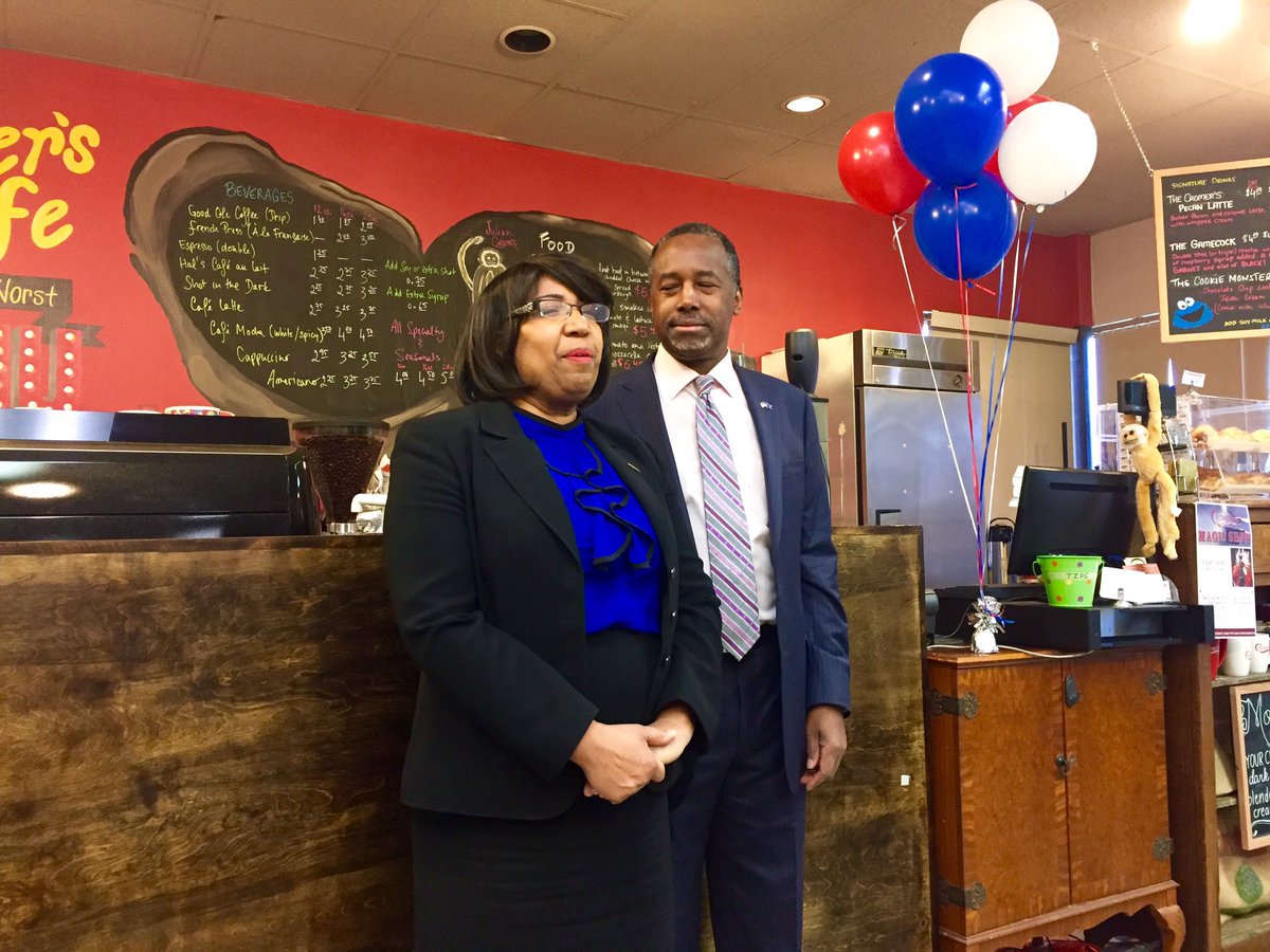 AgiWAWA's tweet photo. Behind all great men, are even greater women. #MrsCarson approved @RealBenCarson's message. @cromerspnuts https://t.co/FTBkZTMui5