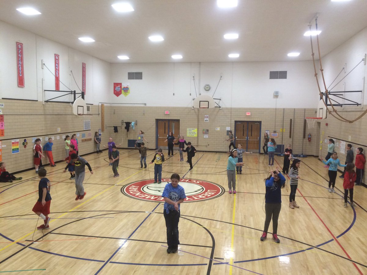 MrLind_Music's tweet photo. Go ahead and JUMP! @liberty_pe #JumpRopeForHeart #WeareEVPA #Music&amp;PE https://t.co/PGy7YjQYEA