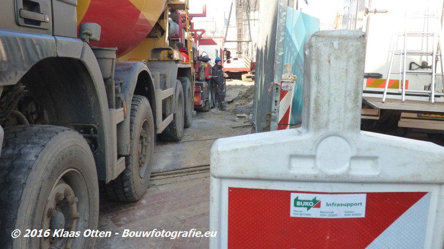 bouwbedrijfweb's tweet photo. #Funderen nieuwbouw "#Zoetelief" π#DenHelder, #dag3! | door @VroomFTnl | met #infrasupport van @BUKOBedrijven! https://t.co/b0o9DHKwKu