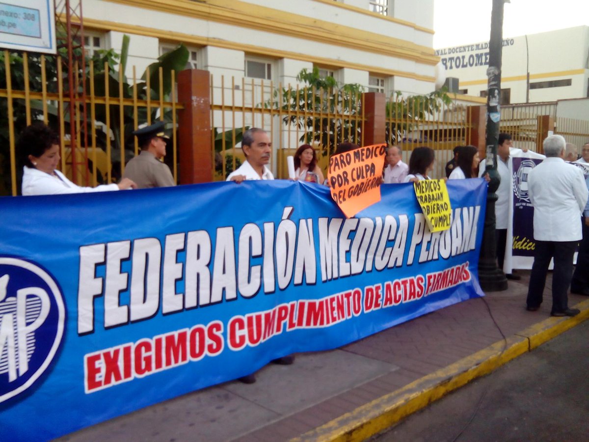 FedMedica's tweet photo. Lanzamiento del Paro Médico Nacional en el frontis del Hospital San Bartolome https://t.co/OVVA8Kon4Y