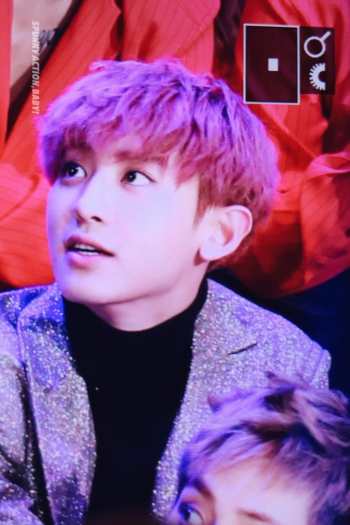 chanyeolit's tweet photo. 160217 가온차트 K-POP AWARDS 찬열 / 핑쿠멈무이😍😍😍😍 https://t.co/xSn2vEgCLD