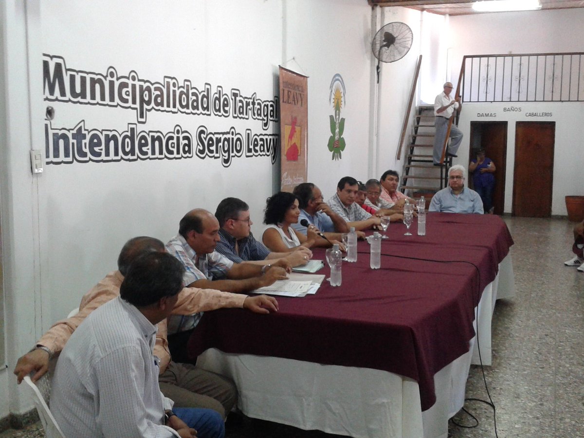 BarrientosMalek's tweet photo. Entrega de premios a las agrupaciones ganadoras corsocolor 2016 Tartagal. https://t.co/UVUAaRqRnm