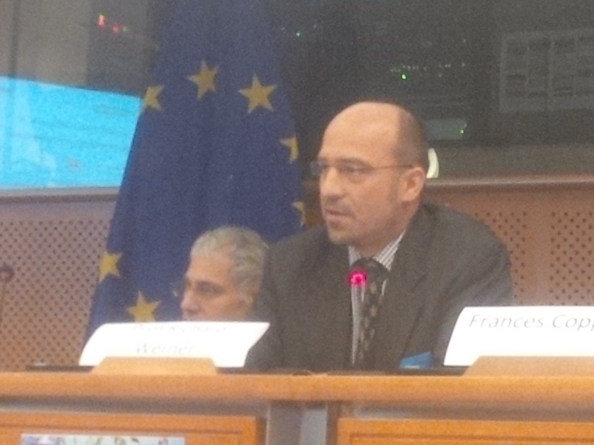 BasicIncomeBelg's tweet photo. @ProfessorWerner explique la création monétaire à la conférence #qe4people @EP_Belgium @PositiveMoneyUK https://t.co/43t1WXLlmq