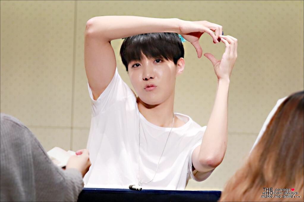 edab_ts's tweet photo. @BTS_twt your smile can cure any sadness away! have the most wonderful day hoseok #HappyJHOPEday https://t.co/rvdv1FhHB6