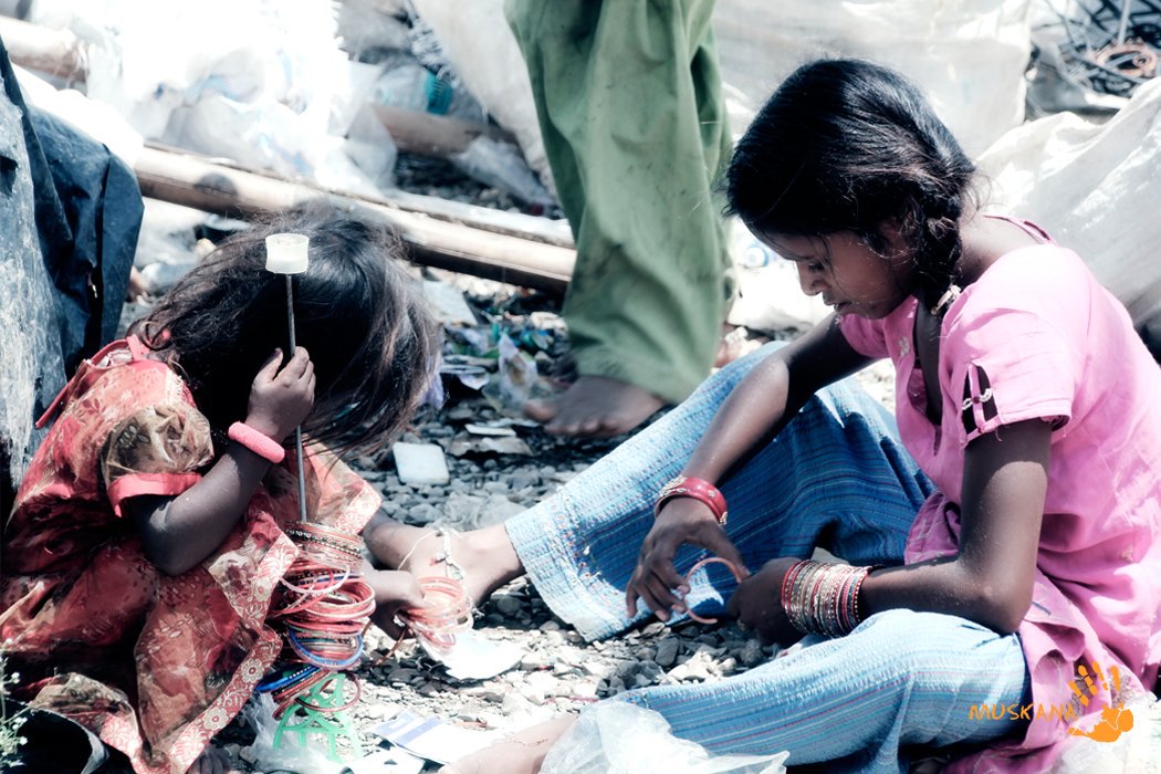 AasraaTrust's tweet photo. Out of school #BindalSlumchildren brought to #MobileLearningCentre- #basicliteracyskills #nutrition #medicalcare https://t.co/Od9w2W0uXp