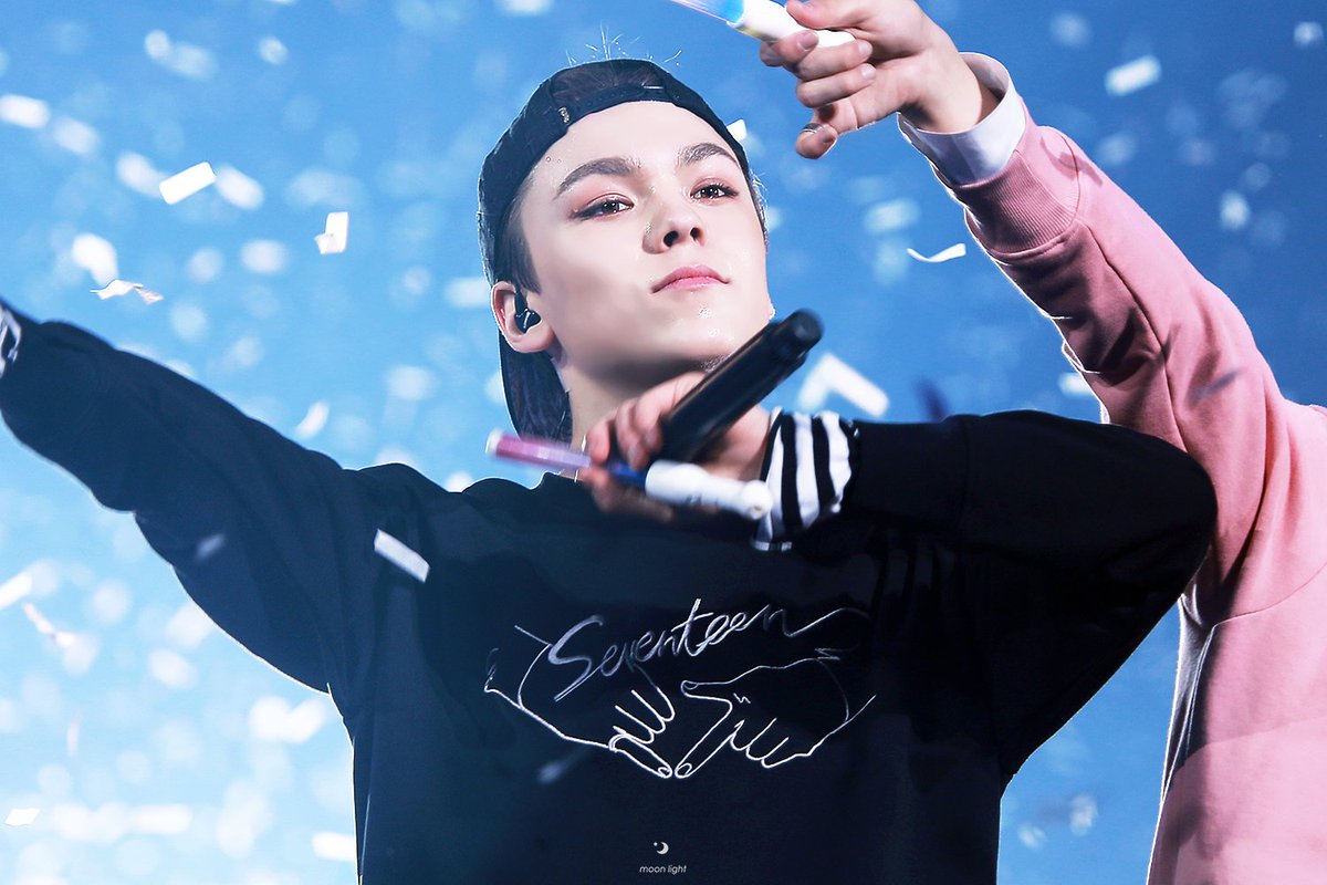moon_light_17's tweet photo. 도겸아 한솔아 생일추카해♥
#Happy_DK_VERNON_Day @pledis_17 
https://t.co/Gi875nJ0Ng
https://t.co/uZgtzgfZyQ https://t.co/QqmtAFe46t