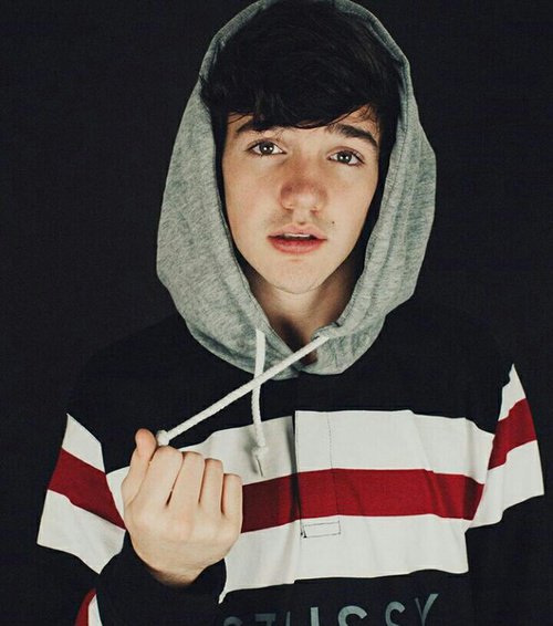 ImLisaFor's tweet photo. Aaron Carpenter https://t.co/48S5Sr077e