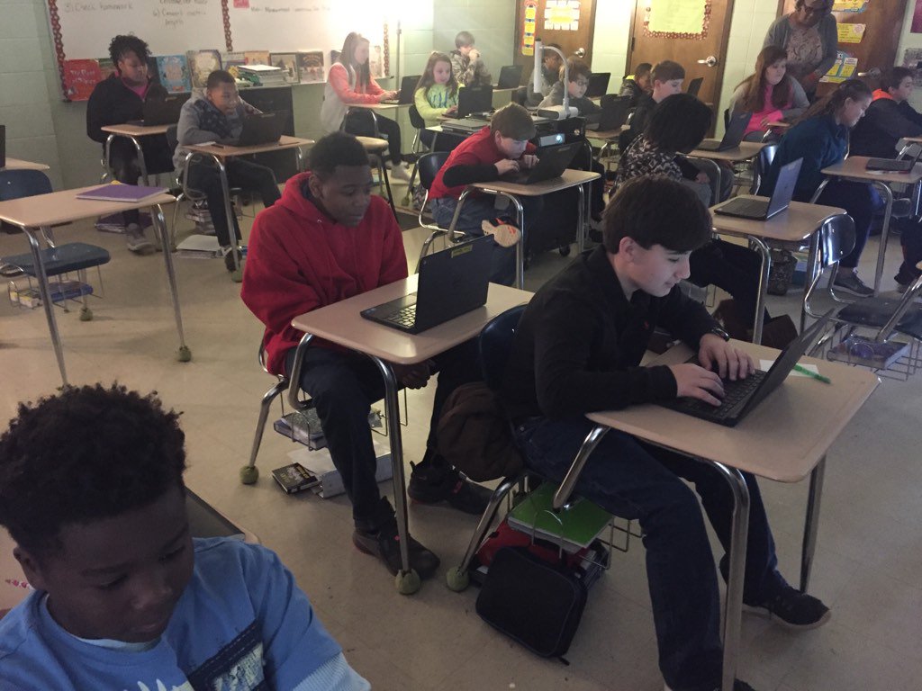 Andy_Caves's tweet photo. Radney students are receiving their Chromebooks today. We are now 1:1 in Alexander City Schools! #DLD16 https://t.co/jtn5d6dbgG