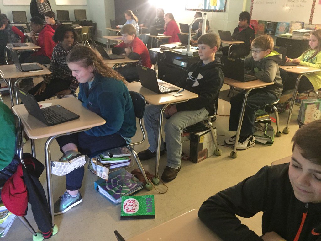 Andy_Caves's tweet photo. Radney students are receiving their Chromebooks today. We are now 1:1 in Alexander City Schools! #DLD16 https://t.co/jtn5d6dbgG