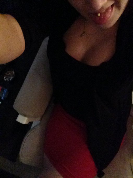 Another day at work !! Come see me at bar zone 132 !! 2264 boulvard marie-victorin longueuil 😘 11h at<a href="/tag/cam4college"class="tags"><span>#cam4college</span></a>