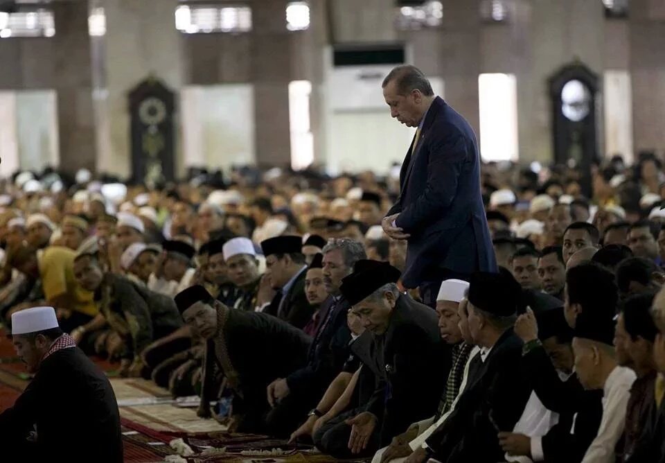 taksitlialtin's tweet photo. Hz. Ömer Adaletini ve Bağışlayıcılığını Kader Mahkumu ve Yakınlarindan Esirgeme

@RT_Erdogan
#UmutİçinSendeSesVer https://t.co/JNLYrYRqVd