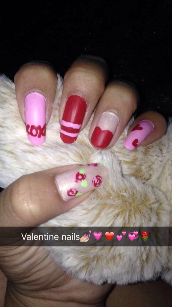 EsmesanchezRs's tweet photo. #late #Valentinenails 💘💞🌹💅🏼💕❤️💘 https://t.co/OgR0zhLTUV