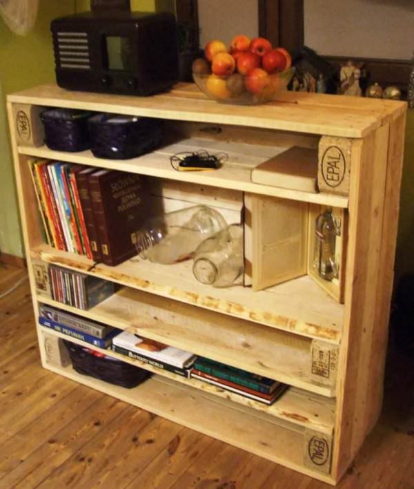 iRecyclart's tweet photo. Pallet Console : https://t.co/dWjdB58YqO - #PalletCabinet #PalletConsole #ReclaimedPallet https://t.co/k1TrzT3Nmu
