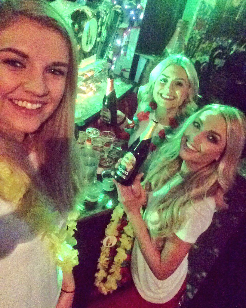 MeaganGreenUK's tweet photo. The @ACAmodels #DreamTeam are at it again!!
Catch us at @BotanicInn to try new @MagnersCiderNI #ForbiddenFlavours 😏 https://t.co/DV5Qz5BrVZ