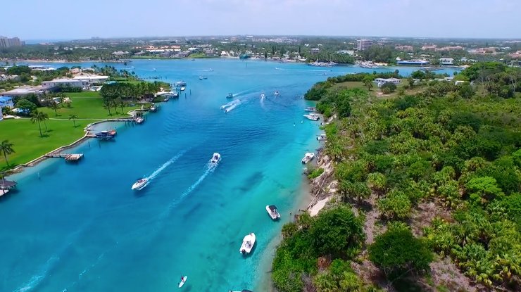 JulieAnnProbst's tweet photo. "This Drone Video Of Jupiter Shows Our Slice Of Florida Is Paradise" via #JupiterMagazine
https://t.co/3zz6r2a3Pf https://t.co/aaR5or1Tvw