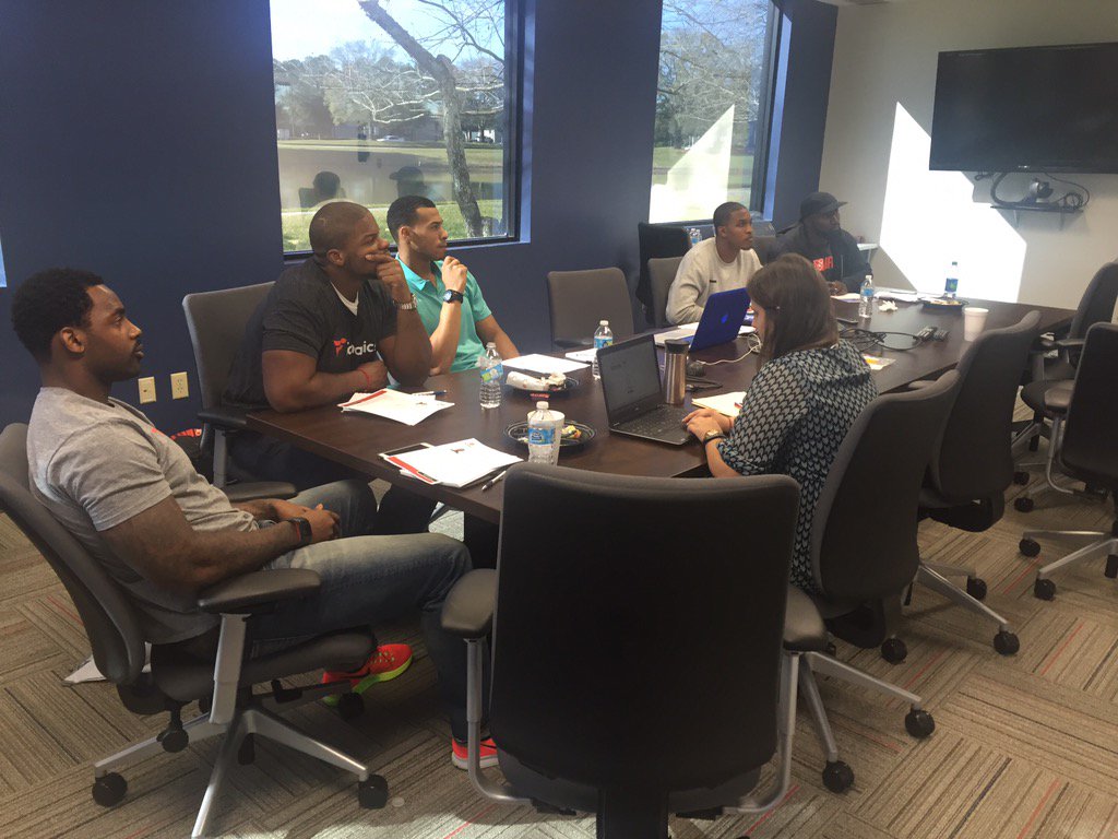 becccs_11's tweet photo. The players hard at work on day 2! #NFLPAPlayerDev @Fanatics @JK_Kelley @ArreliousBenn @EricRowe32 @leadblock33 https://t.co/Nikrcqolk5