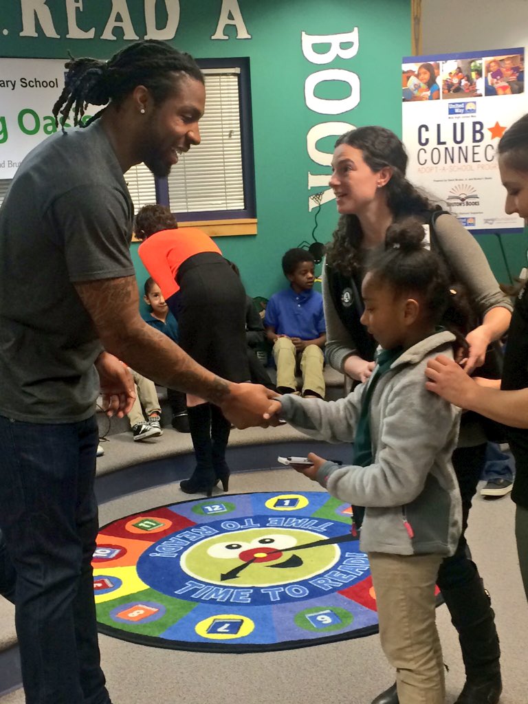 BroncosOffField's tweet photo. .@D_Brut30 and @BrutonsBooks launching @UnitedWayDenver "Club Connect" at Kenton Elementary School. #BeAChampion https://t.co/EBgMxMueee