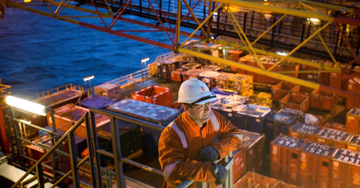 CNBCi's tweet photo. These oil workers could soon become teachers https://t.co/Zb56h4kGxZ https://t.co/vGlnEzyHsF