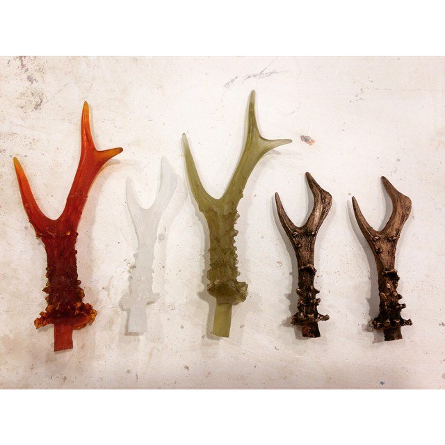toriabing's tweet photo. Cast glass and bronze antlers #powertothemaker #antlers #monkjack #nototrophyhunting #castglass #bronze #crafts https://t.co/QkiPDvL3Rs