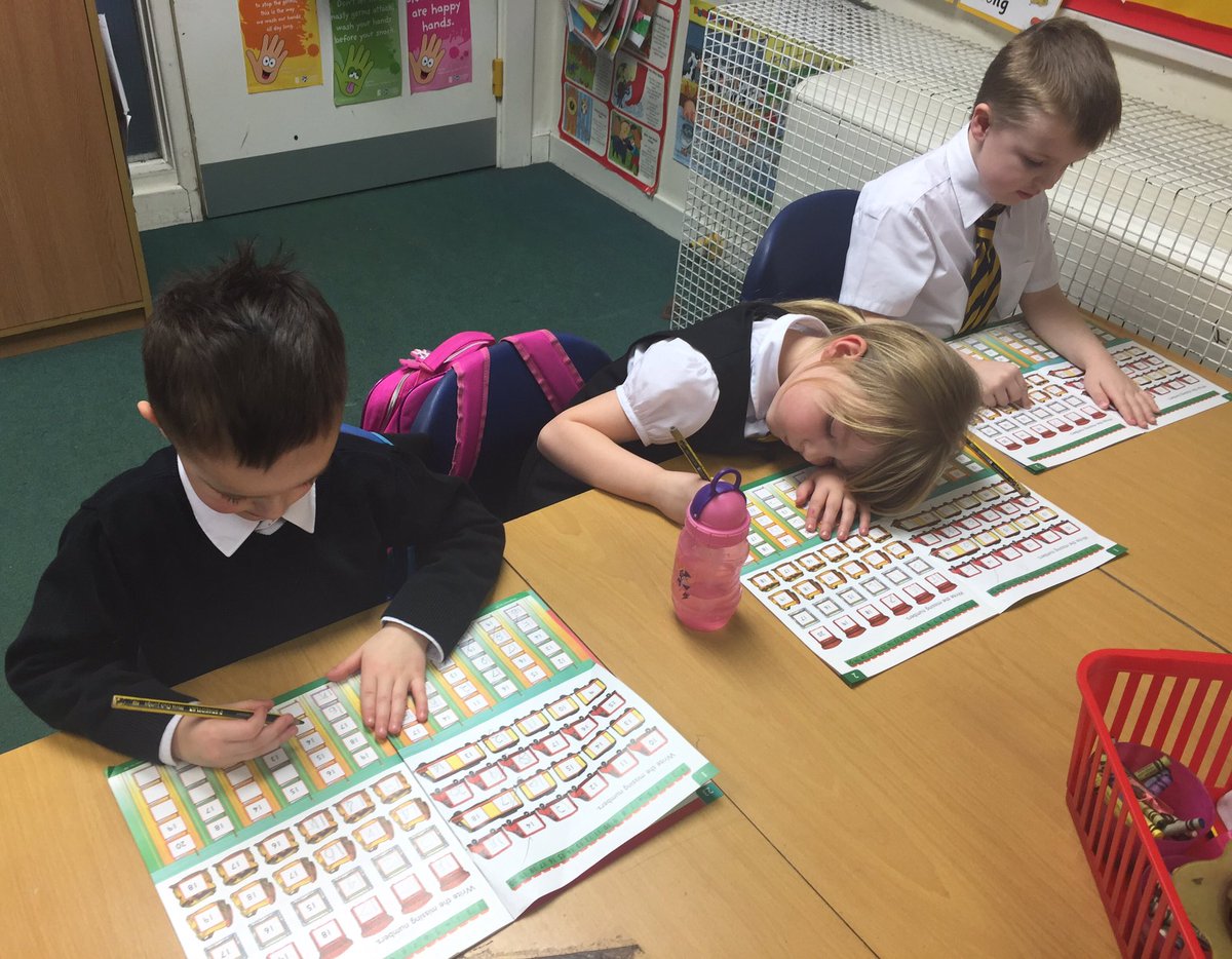 CarronshoreP1's tweet image. P1R/K had fun this afternoon sequencing numbers to 20.  #mathsisfun #carousellearning