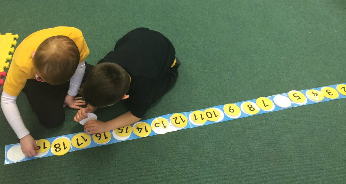CarronshoreP1's tweet image. P1R/K had fun this afternoon sequencing numbers to 20.  #mathsisfun #carousellearning