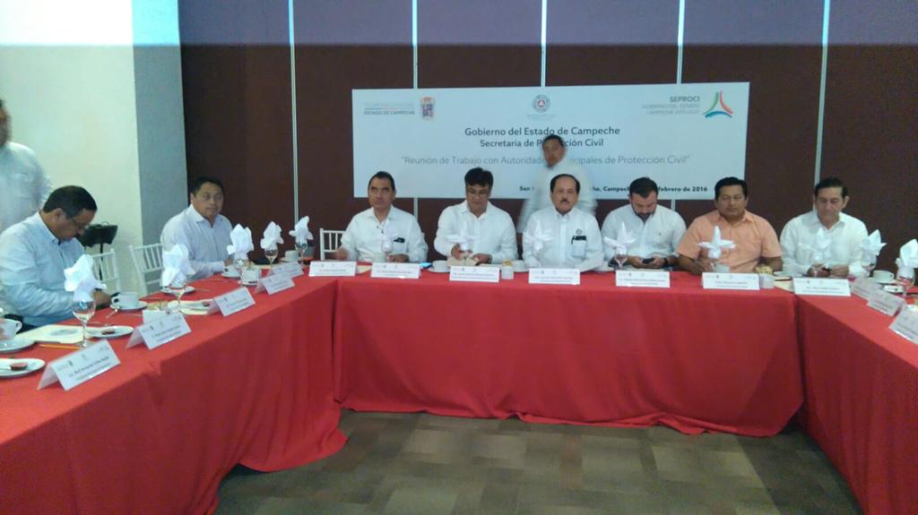 GobMpalTenabo's tweet photo. El alcalde @Fco_LopezKu se encuentra presente en la reunión de autoridades de Protección Civil. @SEPROCICAMP https://t.co/QkiYafvqwf