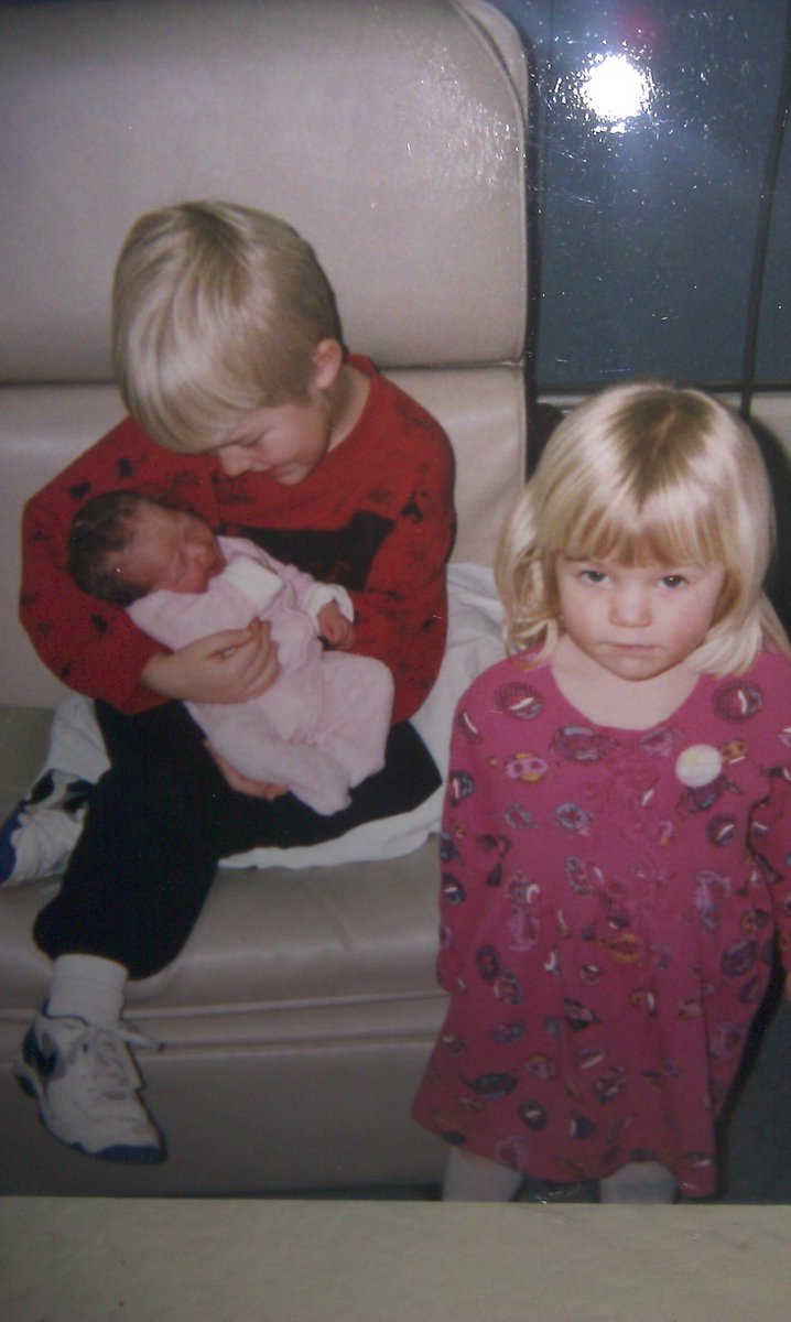CynthLea's tweet photo. @mlmanninggg @ktmannin @emilymanninggg 21 yrs ago this bundle of joy arrived - u see her bro and sis are thrilled! https://t.co/Vml0vWirfq