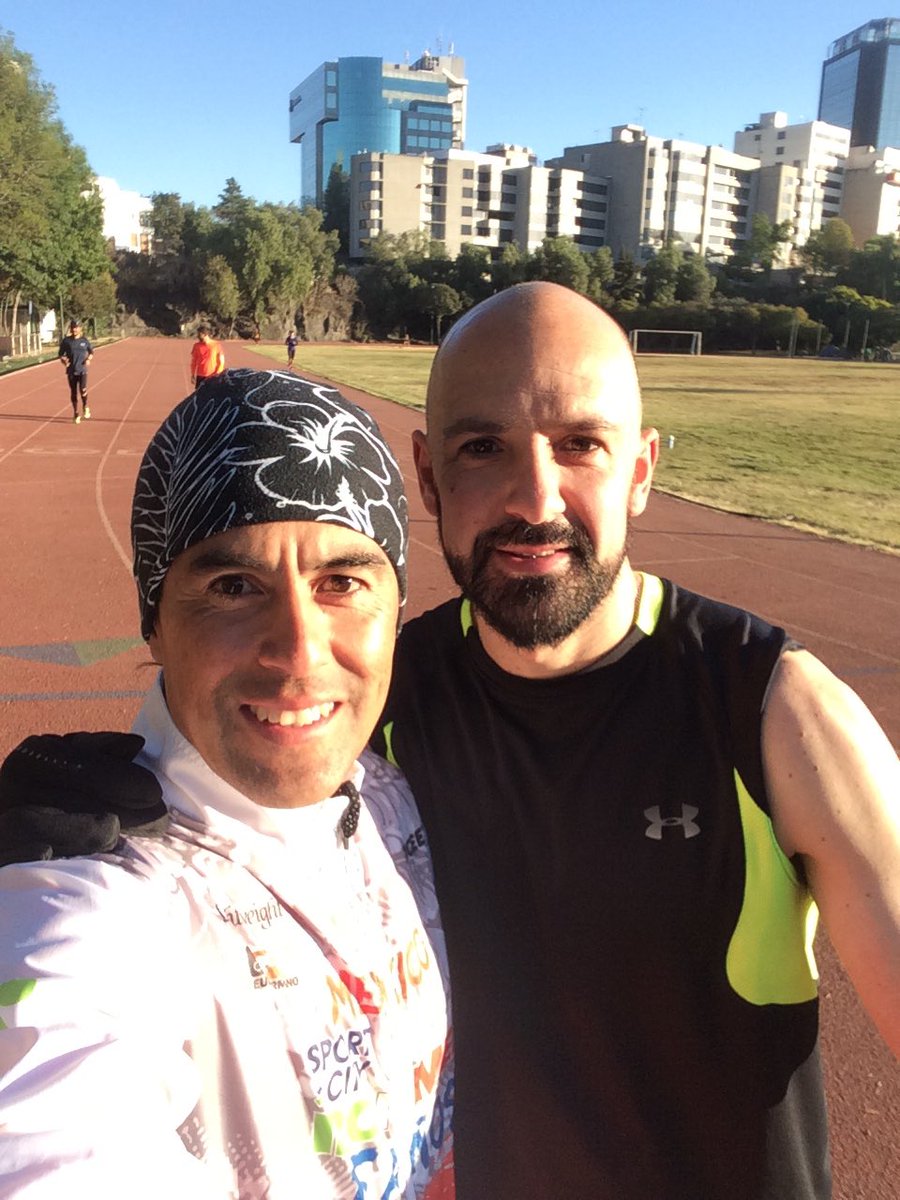 ironpapi912's tweet photo. #FelizMiercoles de pista mejorando ritmo tras estos campeones @septien1 @memorrison85 @LoveRunSmile Abrazo Team! https://t.co/jxVVVIJYE2