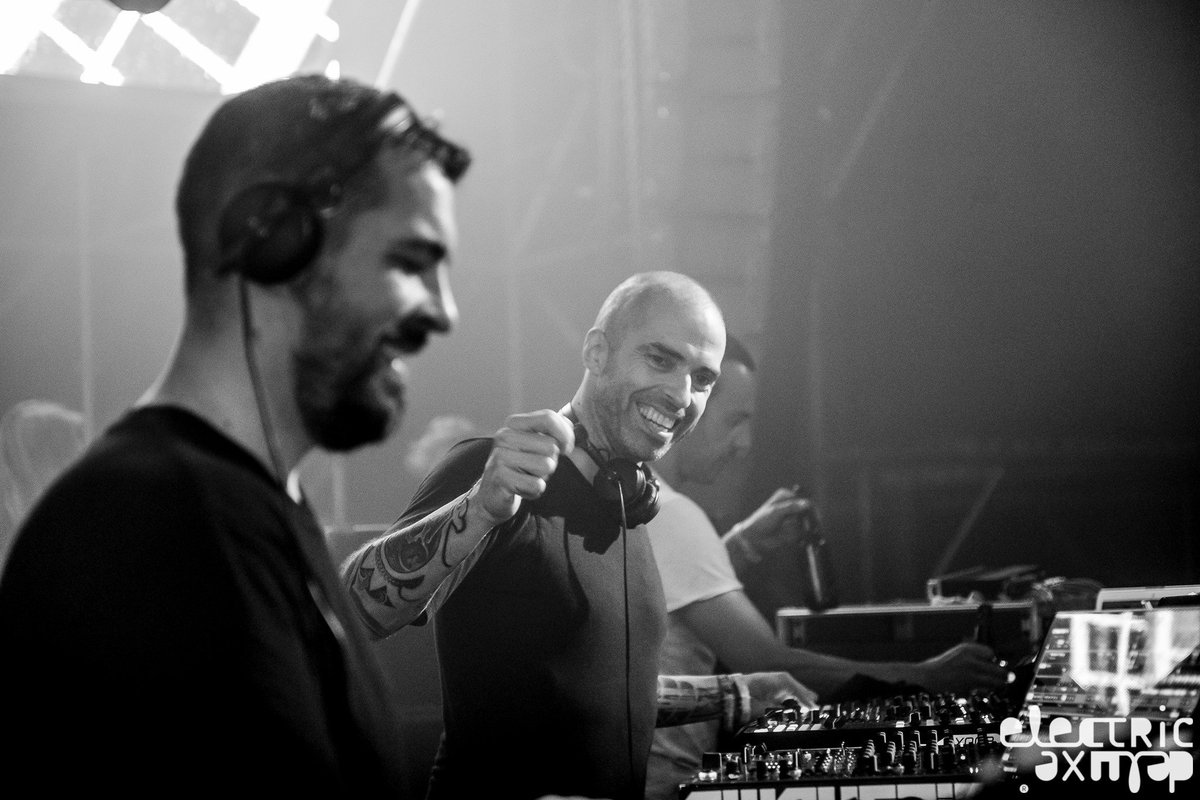 ElectricDeluxe's tweet photo. 2016 = the summer of #Collabs3000! Catch @ChrisLiebing & #SpeedyJ at @WTHRFestival (FR) & @Rapid_Razor_Bob (NL) https://t.co/xhY2LrkNJC