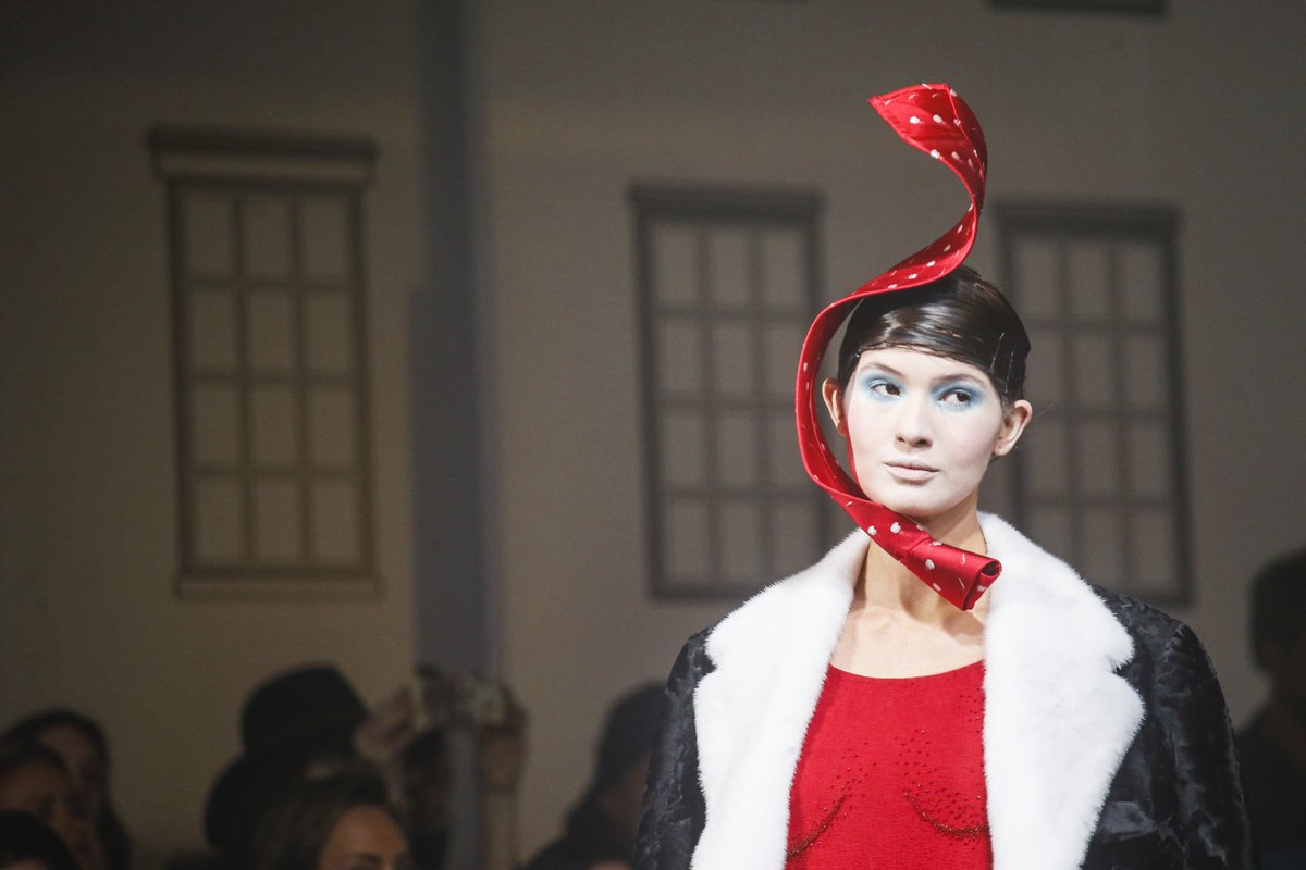 hcbackstaged's tweet image. Surreal Head Pieces @ Thom Browne Fall 2016.