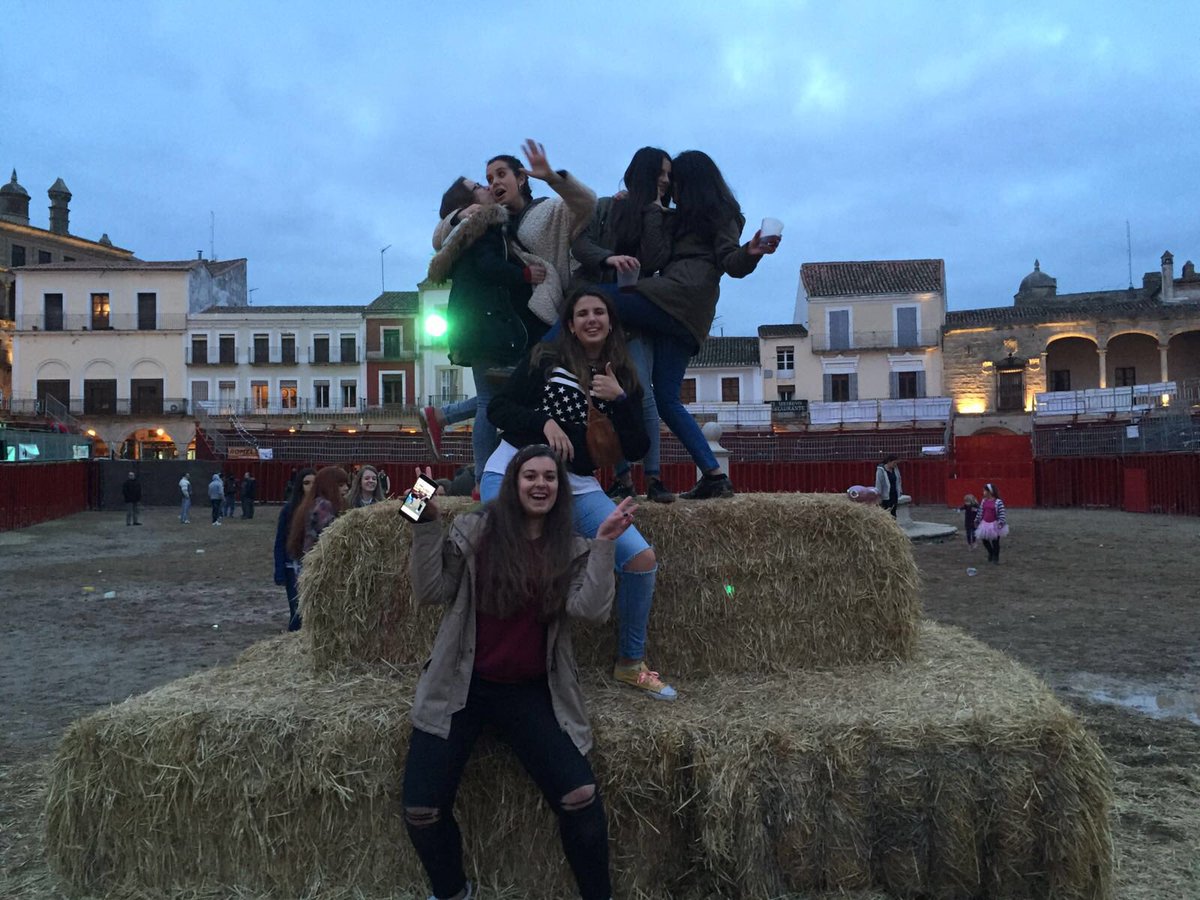 PaulaRubioCerez's tweet photo. Nada más que añadir 👑 #prontootra 📸🎉📍 https://t.co/HwFhsrdTs6