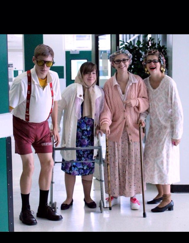 meggs_019's tweet photo. Tonight in honor of senior night our theme is senior citizens. 👵🏽👴🏽 Last home game girls at 6 mens at 8 https://t.co/siwPx45iL6