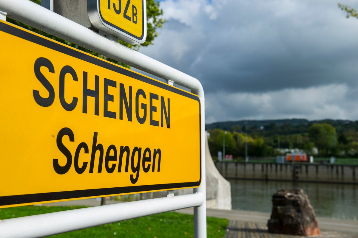 AEGEE_Europe's tweet photo. We sign @JEF_Europe open letter calling upon @eucopresident to preserve Schengen principles https://t.co/GUYQI9ZN89 https://t.co/LMIly7zErL