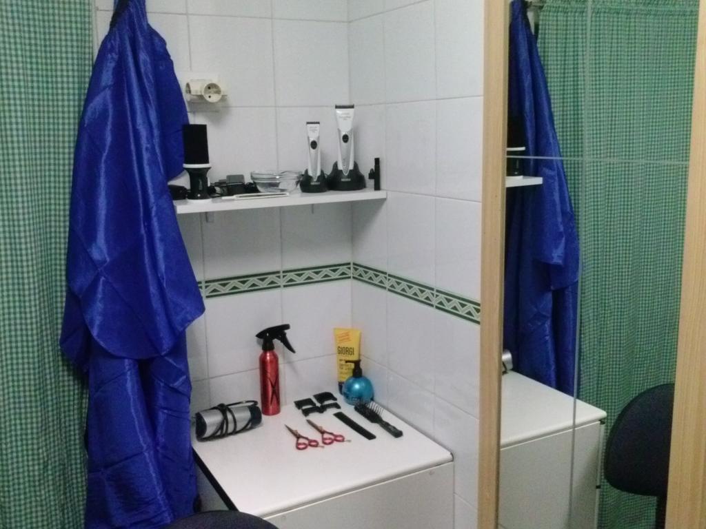 nitogonzalez91's tweet photo. Corte de pelo por 4€!! A que esperáis! Atiendo whatsapp 658641283 https://t.co/aSZlX6lljz